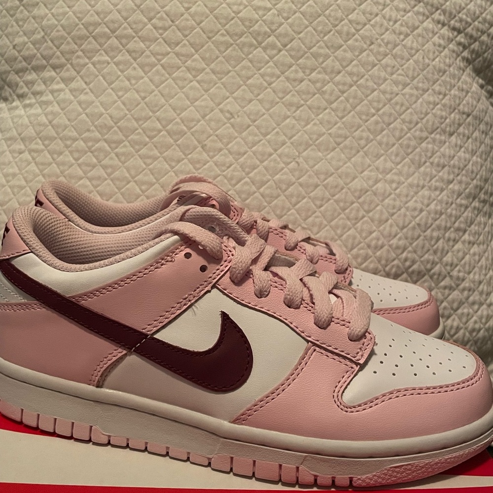 Pink foam Nike dunk women’s 7